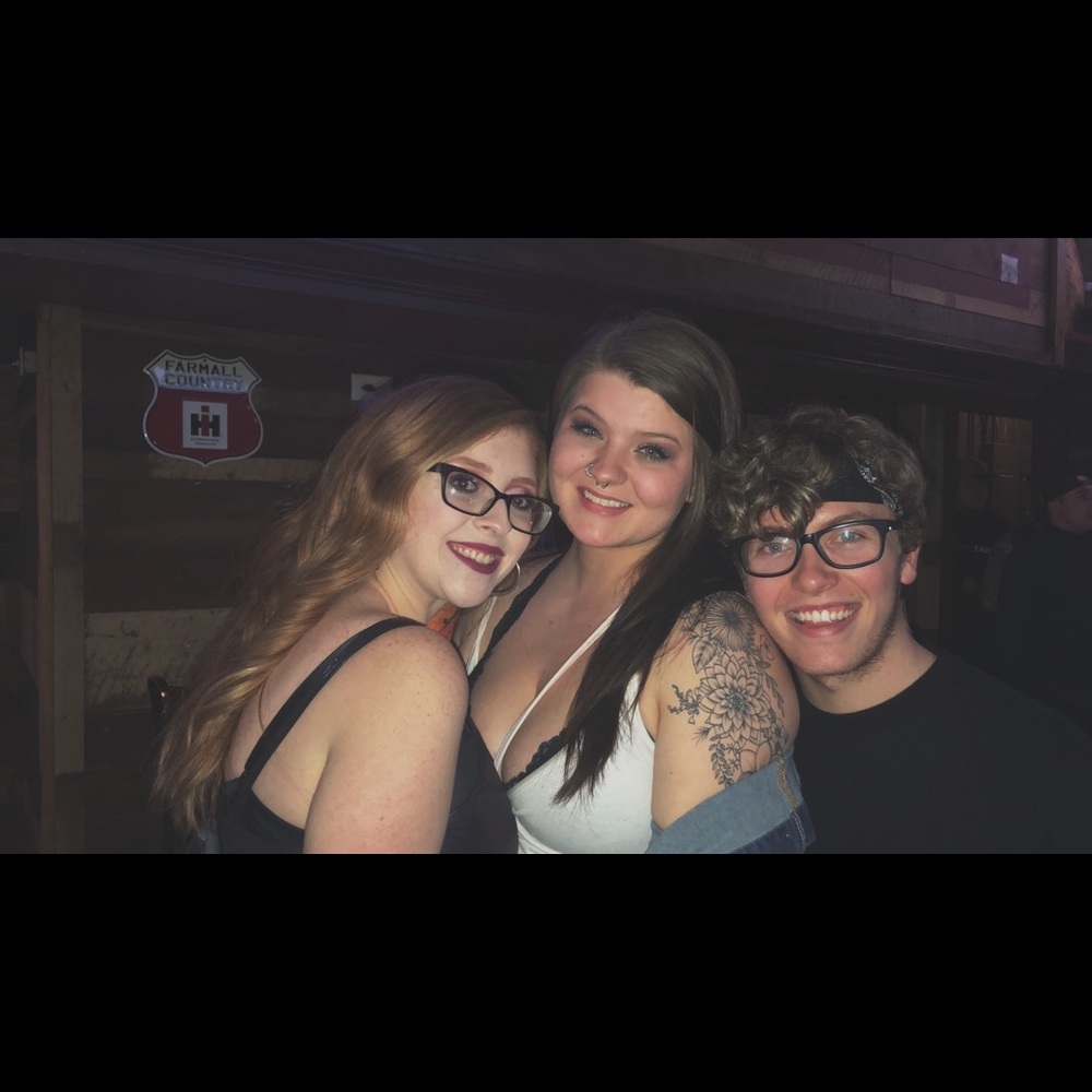 Meet your Posher, Kenzie